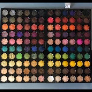 Eyeshadow palette